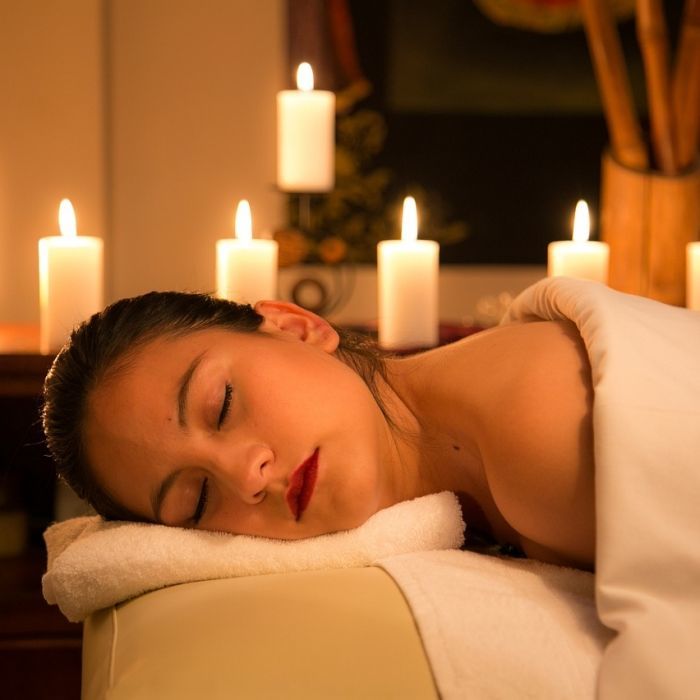 Moment de relaxation lors d’un soin bien-être à l’hôtel Les Bas Rupts, sur réservation auprès de notre praticienne